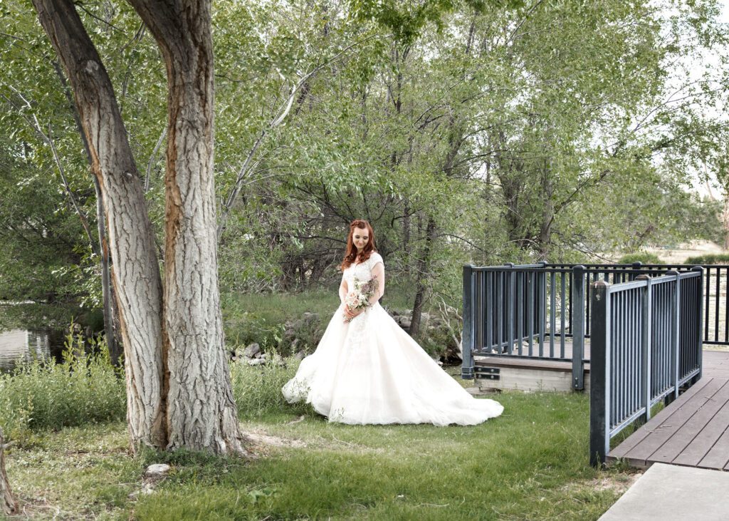 bridal portrait green swamp