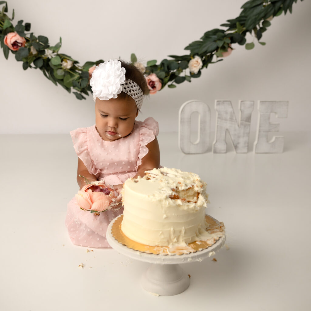 simple floral cake smash with hanging florals