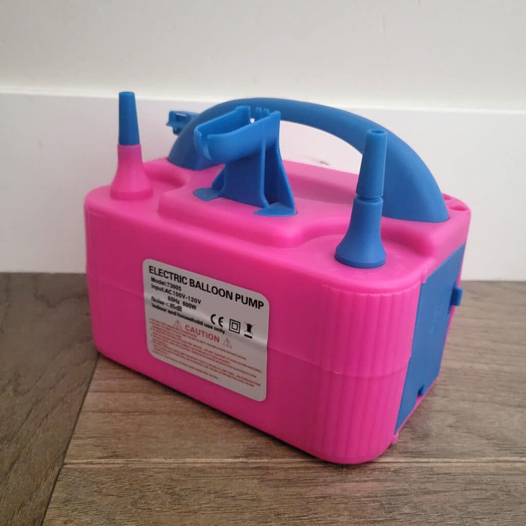 balloon pump for making a balloon arch